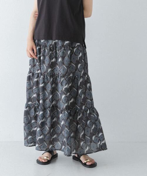 URBAN RESEARCH Sonny Label(アーバンリサーチサニーレーベル)の「アフリカンプリントティアードスカート(スカート・レディース・ブラウン/チャコールグレー・FREE)」の2枚目の写真