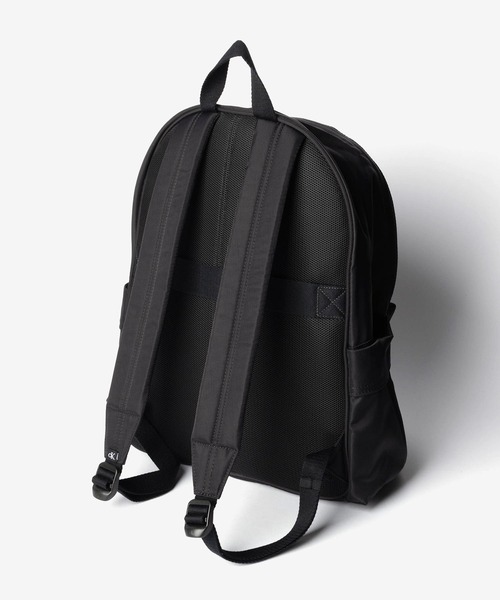 Calvin Klein(カルバン・クライン)の「【Calvin Klein / カルバン・クライン】BOLD ROUND BACKPACK ロゴ ラウンド バックパック / リュック(バックパック/リュック・メンズ・ブラック・FREE)」の3枚目の写真