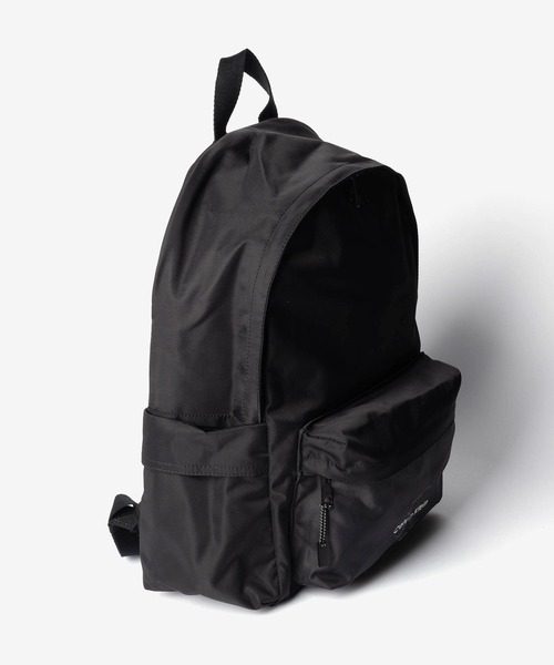 Calvin Klein(カルバン・クライン)の「【Calvin Klein / カルバン・クライン】BOLD ROUND BACKPACK ロゴ ラウンド バックパック / リュック(バックパック/リュック・メンズ・ブラック・FREE)」の4枚目の写真