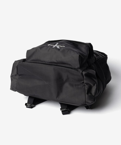 Calvin Klein(カルバン・クライン)の「【Calvin Klein / カルバン・クライン】BOLD ROUND BACKPACK ロゴ ラウンド バックパック / リュック(バックパック/リュック・メンズ・ブラック・FREE)」の5枚目の写真