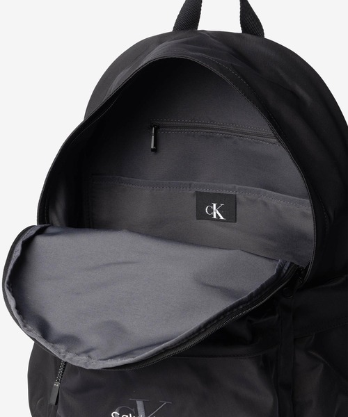 Calvin Klein(カルバン・クライン)の「【Calvin Klein / カルバン・クライン】BOLD ROUND BACKPACK ロゴ ラウンド バックパック / リュック(バックパック/リュック・メンズ・ブラック・FREE)」の6枚目の写真