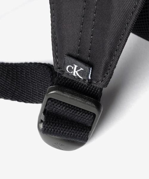 Calvin Klein(カルバン・クライン)の「【Calvin Klein / カルバン・クライン】BOLD ROUND BACKPACK ロゴ ラウンド バックパック / リュック(バックパック/リュック・メンズ・ブラック・FREE)」の11枚目の写真