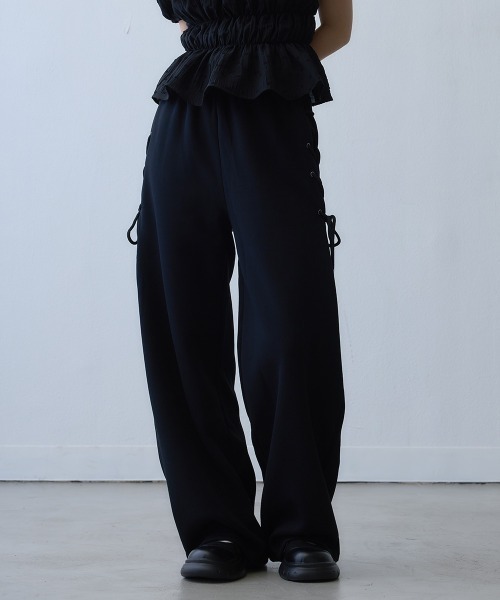 Clum(クルム)の「lace-up detail sweat wide pants / レースアップディテールスウェットワイドパンツ(スウェットパンツ・レディース・ブラック・LARGE/X-LARGE/MEDIUM)」の14枚目の写真