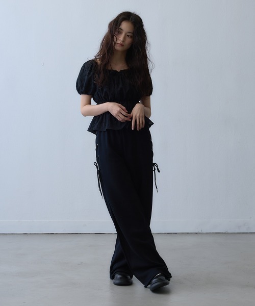 Clum(クルム)の「lace-up detail sweat wide pants / レースアップディテールスウェットワイドパンツ(スウェットパンツ・レディース・ブラック・LARGE/X-LARGE/MEDIUM)」の4枚目の写真