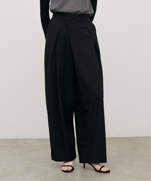 LARUTA(ラルータ)の「【LARUTA】アシメタックワイドパンツ(スラックス・レディース・チャコールグレー/ブラック/モカ・MEDIUM/LARGE)」の2枚目の写真