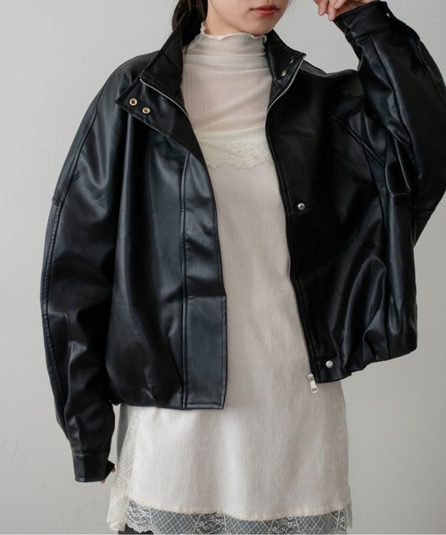 on:nue(オンニュ)の「【on:nue】フェイクレザースタンドカラータックブルゾン /26-27 AW COLLECTION(ブルゾン・レディース・アイボリー/ブラウン/ブラック・FREE)」の2枚目の写真