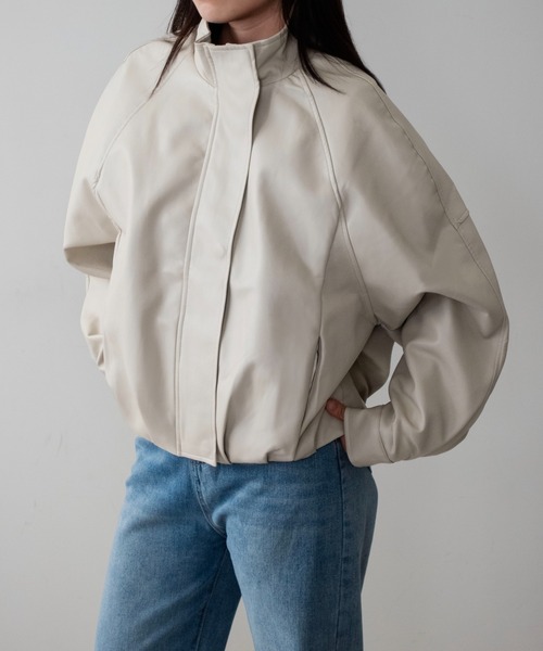 on:nue(オンニュ)の「【on:nue】フェイクレザースタンドカラータックブルゾン /26-27 AW COLLECTION(ブルゾン・レディース・アイボリー/ブラウン/ブラック・FREE)」の5枚目の写真
