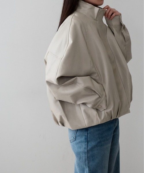 on:nue(オンニュ)の「【on:nue】フェイクレザースタンドカラータックブルゾン /26-27 AW COLLECTION(ブルゾン・レディース・アイボリー/ブラウン/ブラック・FREE)」の7枚目の写真