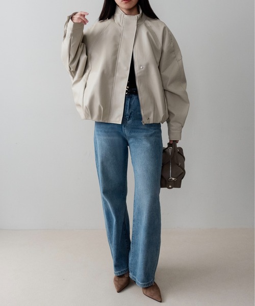 on:nue(オンニュ)の「【on:nue】フェイクレザースタンドカラータックブルゾン /26-27 AW COLLECTION(ブルゾン・レディース・アイボリー/ブラウン/ブラック・FREE)」の10枚目の写真