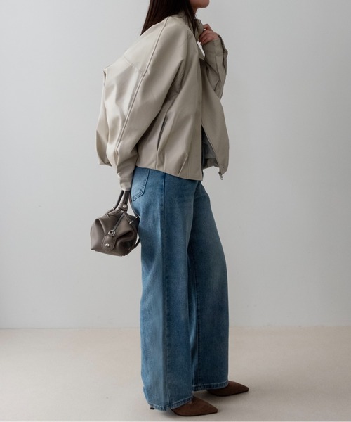 on:nue(オンニュ)の「【on:nue】フェイクレザースタンドカラータックブルゾン /26-27 AW COLLECTION(ブルゾン・レディース・アイボリー/ブラウン/ブラック・FREE)」の11枚目の写真