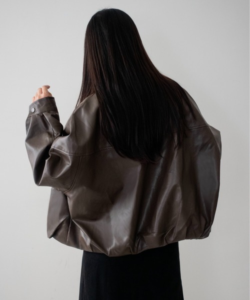 on:nue(オンニュ)の「【on:nue】フェイクレザースタンドカラータックブルゾン /26-27 AW COLLECTION(ブルゾン・レディース・アイボリー/ブラウン/ブラック・FREE)」の21枚目の写真