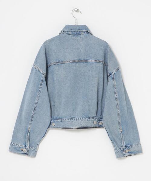 Levi’s MADE＆CRAFTED（リーバイスメードアンドクラフテッド）の「Levi’s　LOOSE CROP TRUCKER（デニムジャケット・レディース・ライトインディゴブルー・SMALL）」の5枚目の写真