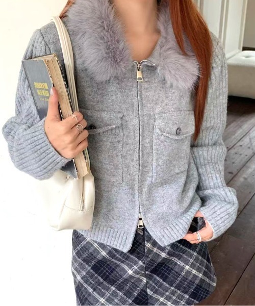 SHEENA(シーナ)の「ファーカラーダブルジップニットトップス(Tシャツ/カットソー・レディース・ブラウン/グレー/チャコールグレー/ブラック/ホワイト・M)」の19枚目の写真