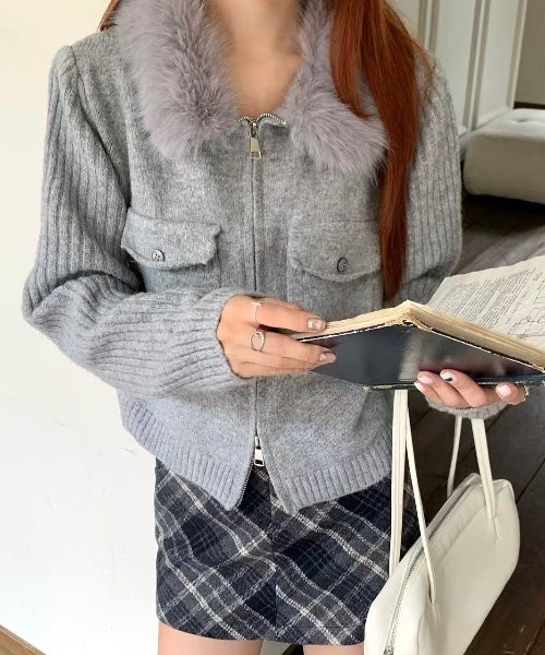 SHEENA(シーナ)の「ファーカラーダブルジップニットトップス(Tシャツ/カットソー・レディース・ブラウン/グレー/チャコールグレー/ブラック/ホワイト・M)」の20枚目の写真