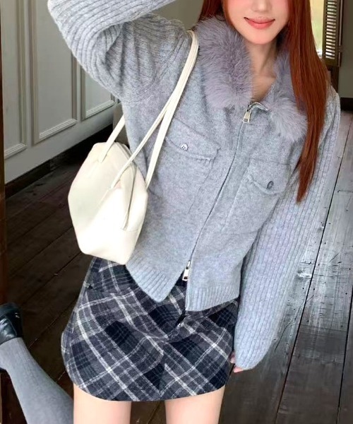 SHEENA(シーナ)の「ファーカラーダブルジップニットトップス(Tシャツ/カットソー・レディース・ブラウン/グレー/チャコールグレー/ブラック/ホワイト・M)」の21枚目の写真