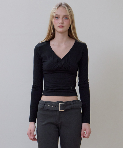 ROSEFRANTZ（ロゼフランツ）の「Wrap V-neck Long Sleeve [Black]（Tシャツ/カットソー・レディース・ブラック・OS）」の4枚目の写真