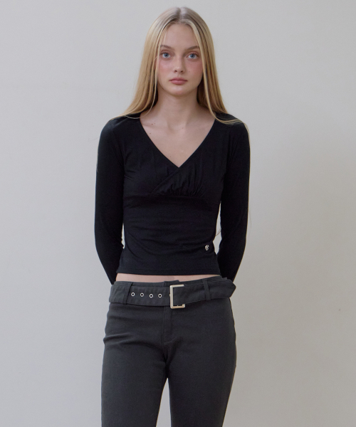 ROSEFRANTZ（ロゼフランツ）の「Wrap V-neck Long Sleeve [Black]（Tシャツ/カットソー・レディース・ブラック・OS）」の5枚目の写真
