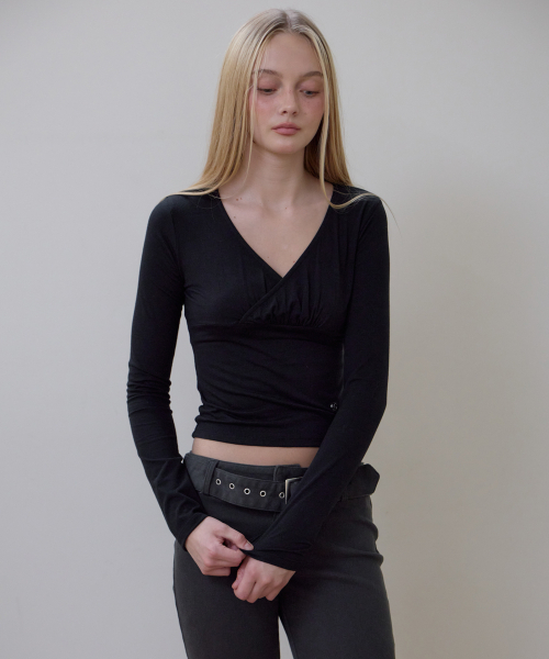 ROSEFRANTZ（ロゼフランツ）の「Wrap V-neck Long Sleeve [Black]（Tシャツ/カットソー・レディース・ブラック・OS）」の8枚目の写真