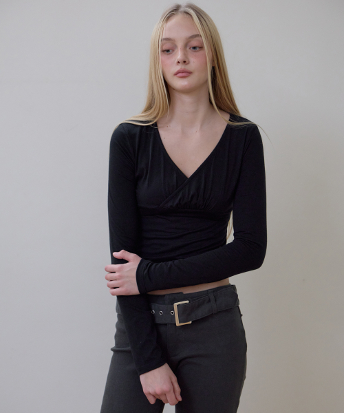 ROSEFRANTZ（ロゼフランツ）の「Wrap V-neck Long Sleeve [Black]（Tシャツ/カットソー・レディース・ブラック・OS）」の9枚目の写真