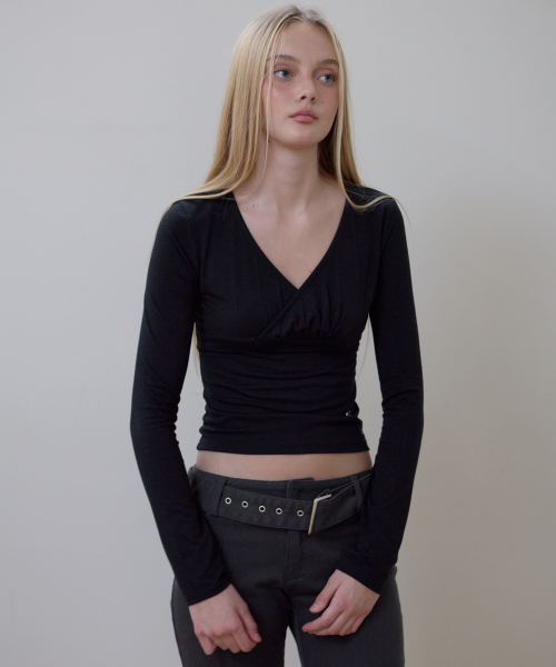 ROSEFRANTZ（ロゼフランツ）の「Wrap V-neck Long Sleeve [Black]（Tシャツ/カットソー・レディース・ブラック・OS）」の10枚目の写真