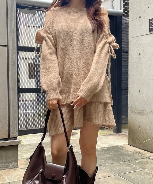 ROGER AND RAW（ロジャーアンドロウ）の「[セットアップ] 肩開きリボンニット×フレアミニスカートセットアップ（セットアップ・レディース・ベージュ/グレー/ブラウン・FREE）」の13枚目の写真
