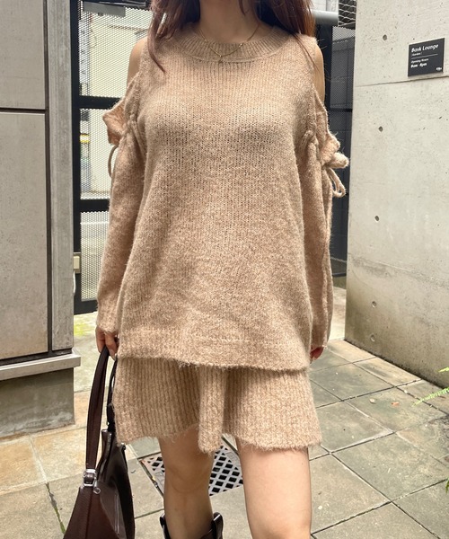 ROGER AND RAW（ロジャーアンドロウ）の「[セットアップ] 肩開きリボンニット×フレアミニスカートセットアップ（セットアップ・レディース・ベージュ/グレー/ブラウン・FREE）」の14枚目の写真