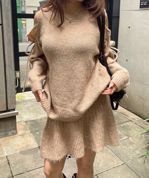 ROGER AND RAW（ロジャーアンドロウ）の「[セットアップ] 肩開きリボンニット×フレアミニスカートセットアップ（セットアップ・レディース・ベージュ/グレー/ブラウン・FREE）」の17枚目の写真