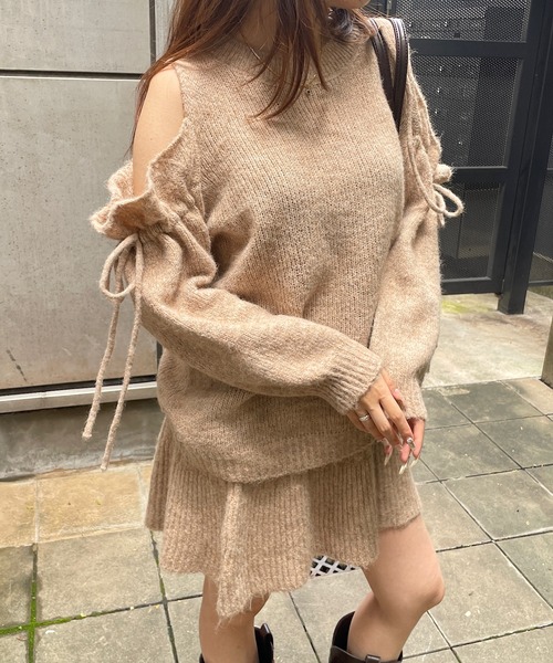 ROGER AND RAW（ロジャーアンドロウ）の「[セットアップ] 肩開きリボンニット×フレアミニスカートセットアップ（セットアップ・レディース・ベージュ/グレー/ブラウン・FREE）」の21枚目の写真