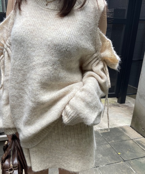 ROGER AND RAW（ロジャーアンドロウ）の「[セットアップ] 肩開きリボンニット×フレアミニスカートセットアップ（セットアップ・レディース・ベージュ/グレー/ブラウン・FREE）」の12枚目の写真