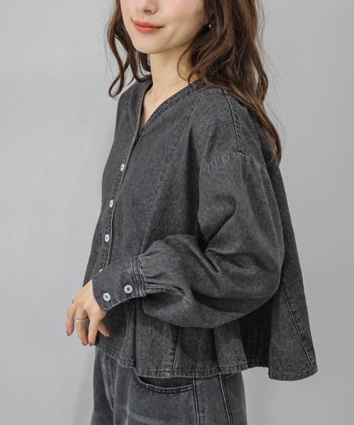 AMELY(エミリー)の「デニムブラウス/ヴィンテージライク/ペプラム/メリハリシルエット(シャツ/ブラウス・レディース・ブルー/ブラック/ライトブルー・フリー)」の5枚目の写真