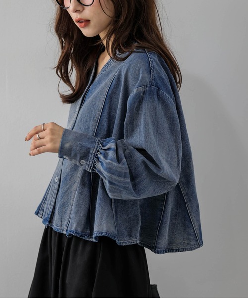 AMELY(エミリー)の「デニムブラウス/ヴィンテージライク/ペプラム/メリハリシルエット(シャツ/ブラウス・レディース・ブルー/ブラック/ライトブルー・フリー)」の16枚目の写真