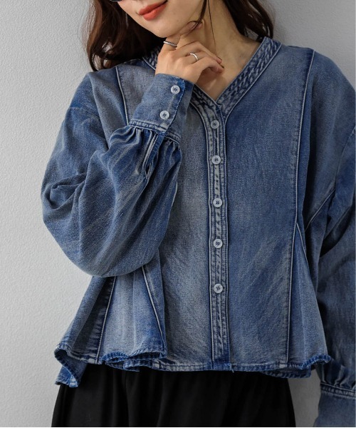 AMELY(エミリー)の「デニムブラウス/ヴィンテージライク/ペプラム/メリハリシルエット(シャツ/ブラウス・レディース・ブルー/ブラック/ライトブルー・フリー)」の17枚目の写真
