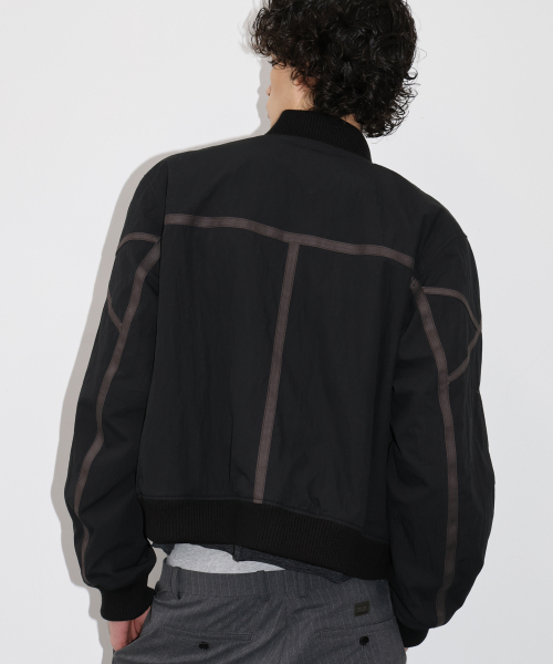 DOFFJASON(ドフジェーソン)の「パイピングラインパネルド MA-1ジャケット ブラック(ブルゾン・メンズ・その他・MEDIUM)」の2枚目の写真