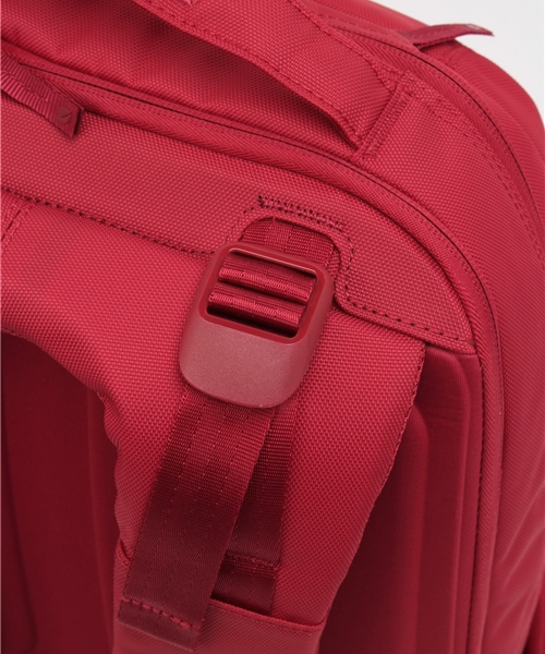 incase(インケース)の「CL55534 Icon Pack Nylon(バックパック/リュック・メンズ・レッド・ONE SIZE)」の9枚目の写真