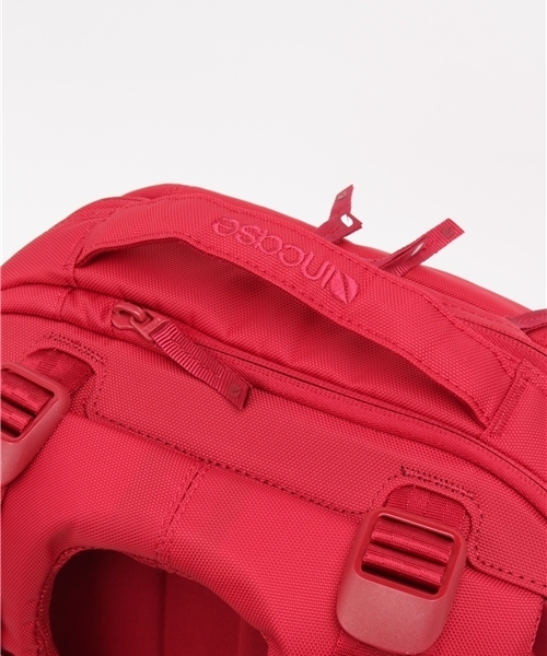 incase(インケース)の「CL55534 Icon Pack Nylon(バックパック/リュック・メンズ・レッド・ONE SIZE)」の10枚目の写真