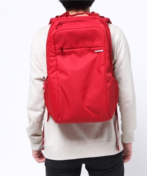 incase(インケース)の「CL55534 Icon Pack Nylon(バックパック/リュック・メンズ・レッド・ONE SIZE)」の2枚目の写真