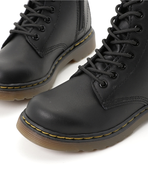 CHUBBYGANG（チャビーギャング）の「Dr.Martens　8ホールブーツ（スニーカー・キッズ・ブラック/レッド・18/16/19/17/20）」の8枚目の写真