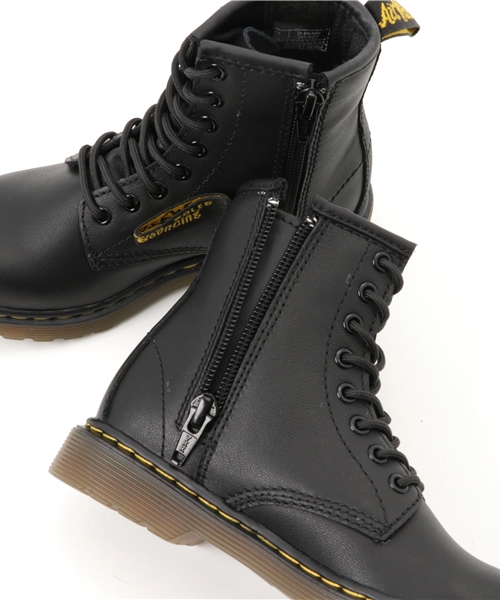 CHUBBYGANG（チャビーギャング）の「Dr.Martens　8ホールブーツ（スニーカー・キッズ・ブラック/レッド・18/16/19/17/20）」の9枚目の写真