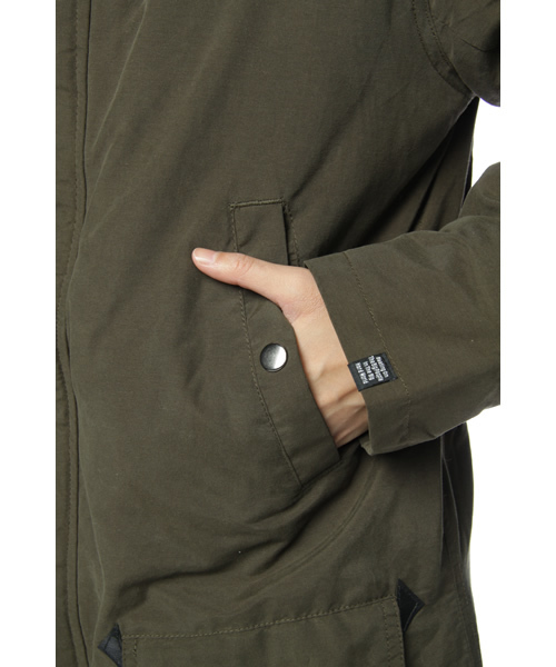 AZUL by moussy（アズールバイマウジー）の「ﾌｧｰ付きﾌｰﾄﾞﾓｯｽﾞCT（モッズコート・レディース・ブラック/カーキ・MEDIUM/SMALL）」の8枚目の写真