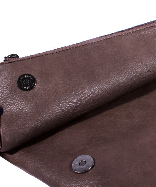 ８(eight)（エイト）の「シンプル クラッチバッグ PUレザー（クラッチバッグ・メンズ・ブラウン/ブラック・FREE）」の16枚目の写真
