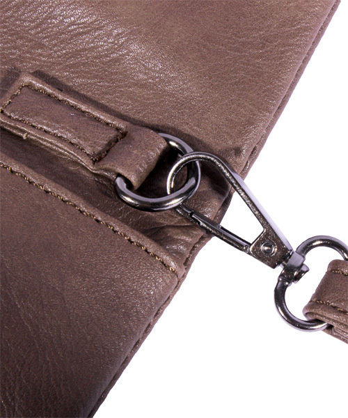 ８(eight)（エイト）の「シンプル クラッチバッグ PUレザー（クラッチバッグ・メンズ・ブラウン/ブラック・FREE）」の9枚目の写真