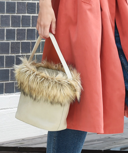 Luz Llena（ラズレナ）の「[2way]エコファー付きバケツ型ショルダーバッグ（ショルダーバッグ・レディース・ブラウン/アイボリー・ﾌﾘ-）」の5枚目の写真