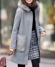 GeeRA（ジーラ）の「ポケットフェイクファーフード付フェイクスライバーコート（その他アウター）」