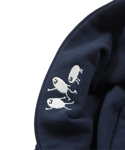 Design Tshirts Store graniph（デザイン　ティーシャツ　ストア　グラニフ）の「ビューティフルシャドーパーカーB/プレイングビューティフルシャドー（パーカー・メンズ・ネイビー・X-SMALL/SMALL/MEDIUM/LARGE）」の7枚目の写真