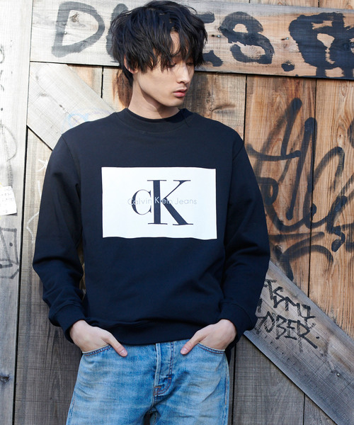 Calvin Klein Jeans（カルヴァンクラインジーンズ）の「ボックスロゴ スウェット（スウェット・メンズ・グレー/ブラック/ダークネイビー・MEDIUM/SMALL/X-LARGE/LARGE）」の2枚目の写真