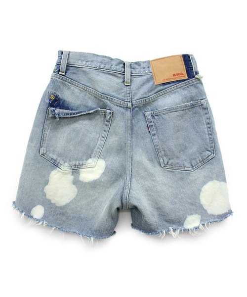 RNA（アールエヌエー）の「T0982 ベーシックダメージハーフパンツ（デニムパンツ・レディース・ダークインディゴブルー/ライトインディゴブルー・MEDIUM/SMALL）」の6枚目の写真