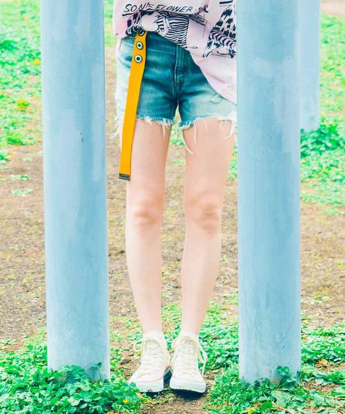 RNA（アールエヌエー）の「T0982 ベーシックダメージハーフパンツ（デニムパンツ・レディース・ダークインディゴブルー/ライトインディゴブルー・MEDIUM/SMALL）」の12枚目の写真