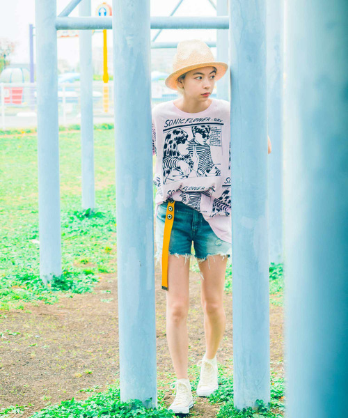 RNA（アールエヌエー）の「T0982 ベーシックダメージハーフパンツ（デニムパンツ・レディース・ダークインディゴブルー/ライトインディゴブルー・MEDIUM/SMALL）」の14枚目の写真