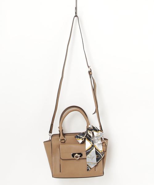 GeeRA（ジーラ）の「アレンジが楽しめるスカーフ付バッグ（ショルダーバッグ・レディース・ホワイト/ブラック/ブラウン/サンドグレー/レッド/ライトピンク/ネイビー/ピンク・FREE）」の4枚目の写真