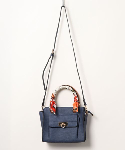 GeeRA（ジーラ）の「アレンジが楽しめるスカーフ付バッグ（ショルダーバッグ・レディース・ホワイト/ブラック/ブラウン/サンドグレー/レッド/ライトピンク/ネイビー/ピンク・FREE）」の6枚目の写真